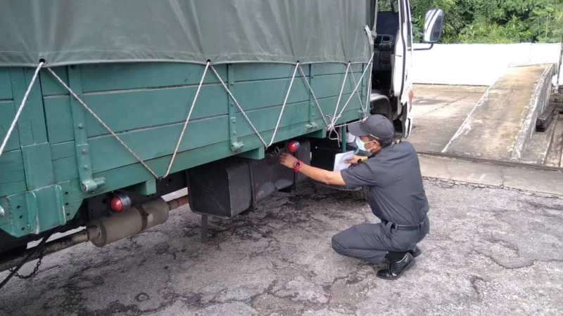 改裝羅里內有乾坤　20歲司機走私津貼柴油被捕