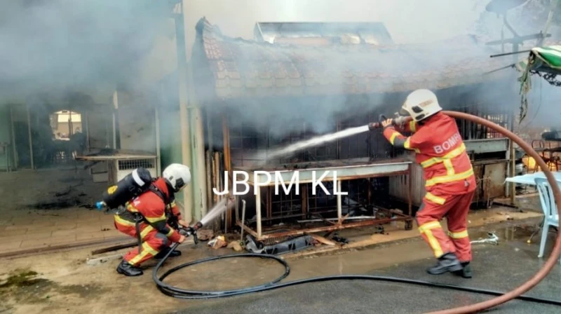 遭祝融光顧　路邊美食攤位被燒毀