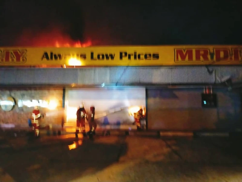 新板MR. DIY店凌晨遭火劫　全店40%遭大火焚毀