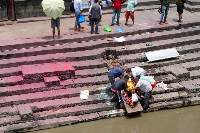 滿是垃圾不再清澈 受污染的「聖河」要如何拯救？