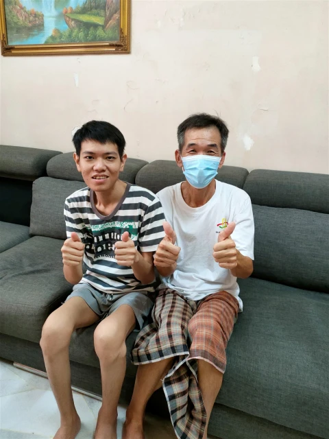 父捐腎救兒手術順利　鄭駿研：感謝爸給我第二次生命