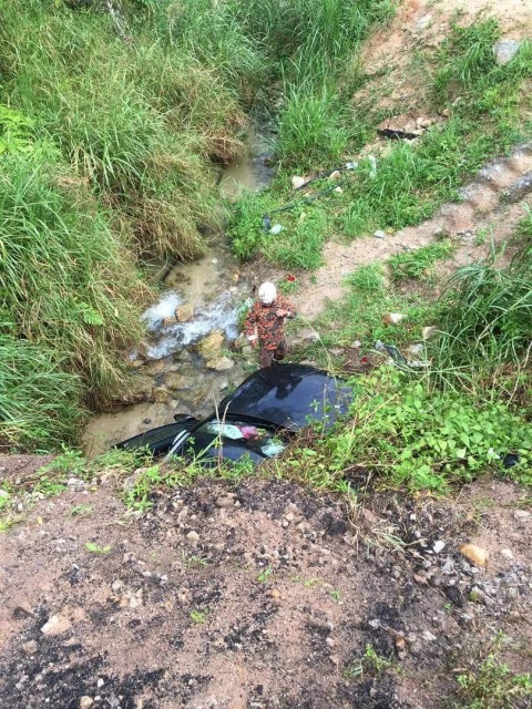 馬賽地金馬侖路墜河溝　外籍男子受傷送院