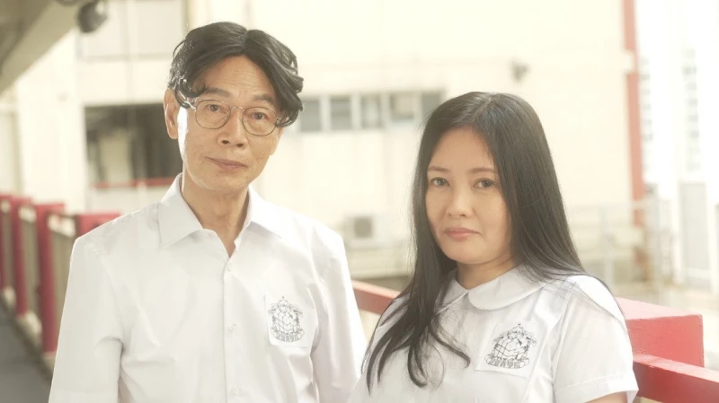 與羅家英逆齡扮「校花校草」　56歲李麗珍校服造型獲贊