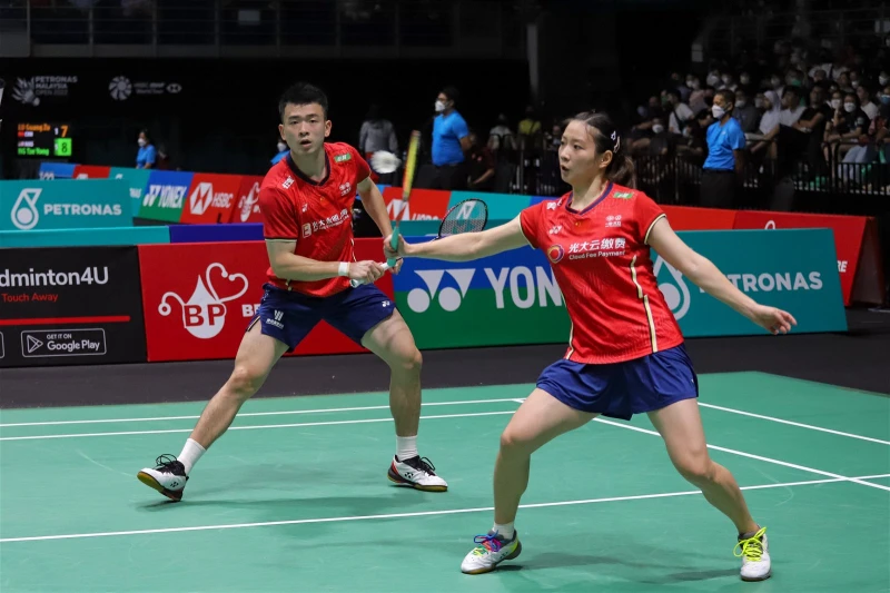 與中國世界第一交鋒　邦榮依蔚直落兩局戰敗