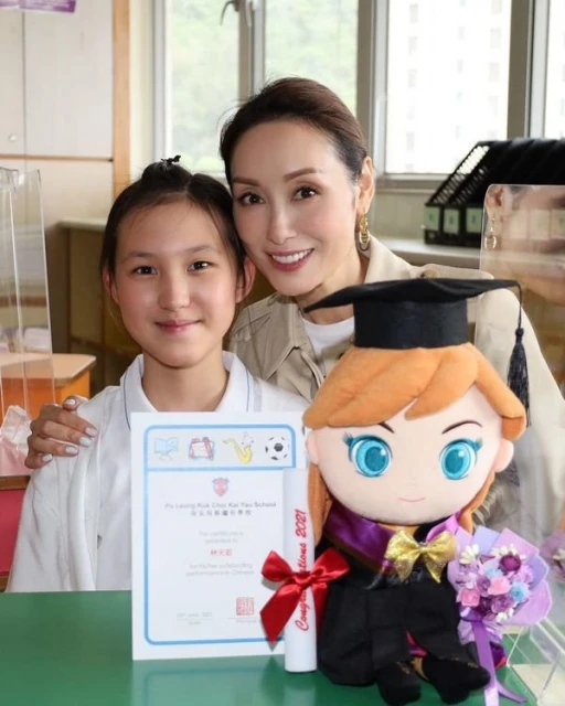 郭可盈母女檔參加書法比賽齊獲獎：感覺很溫馨