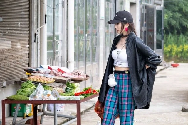 不滿代拍插隊　楊冪火大瞪眼怒斥：別插隊朋友