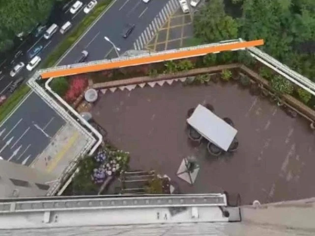 少年28樓拋一包A3複印紙　老婦遭砸中血濺街頭慘死