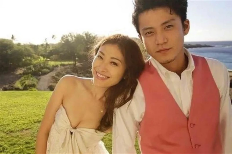 日本男神小栗旬爆「玩多人運動」　全裸不雅照外流重創形象