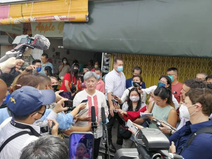 黃英賢允加速處理簽證程序 研究沙設澳洲大學