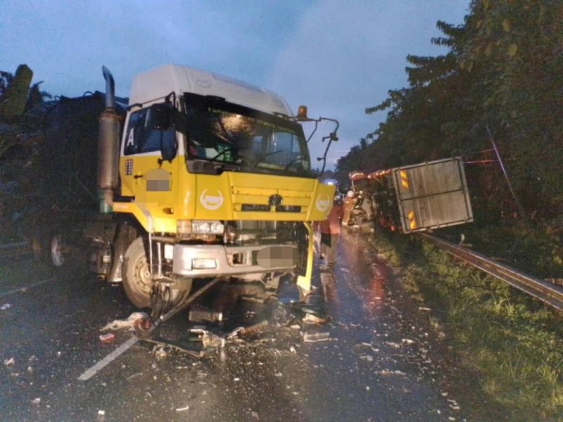 拿篤油槽羅里與貨車相撞 1人喪命1人重傷