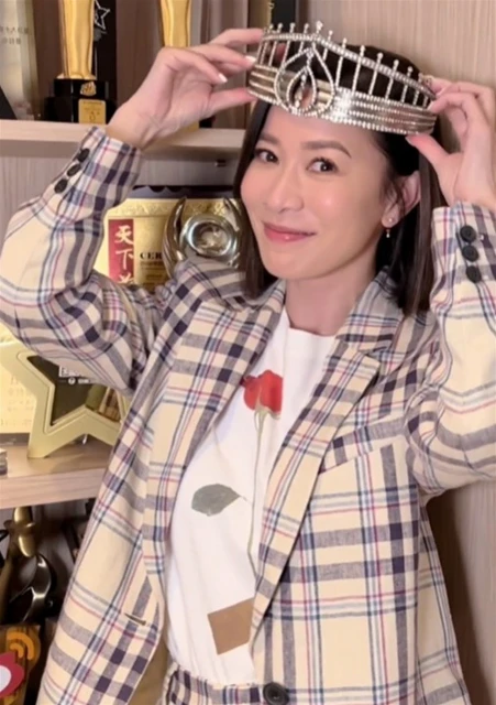 佘詩曼重戴后冠賀香港回歸25周年　神還原當選一刻掀熱話