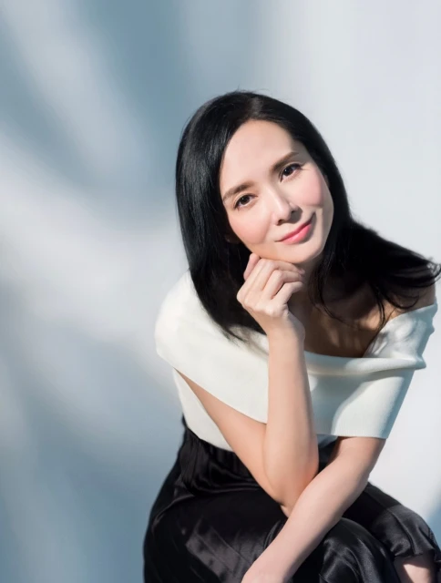 47歲郭羨妮公開素顏Look　顯老容貌獲網贊有勇氣