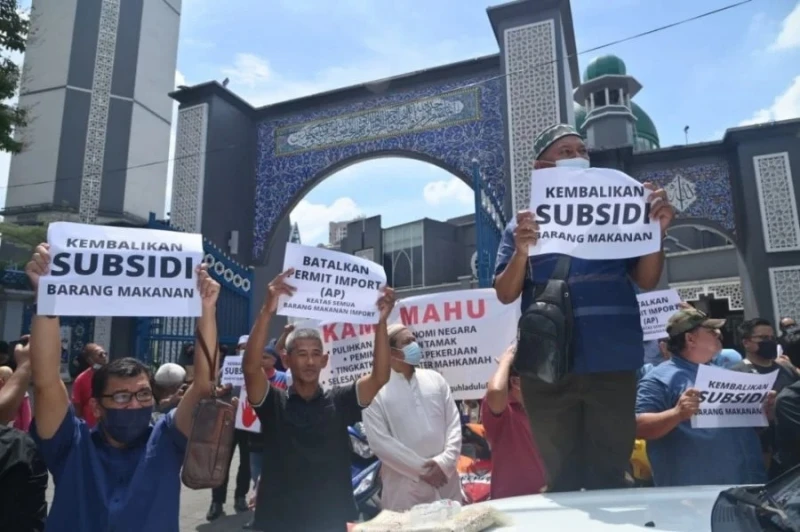 集會抗議物價上漲 百名參與者要求政府降低物價