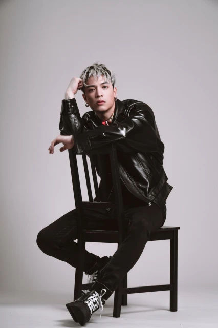 J.Sheon為《正義的算法》獻聲　張若凡拍MV觸動心事淚崩