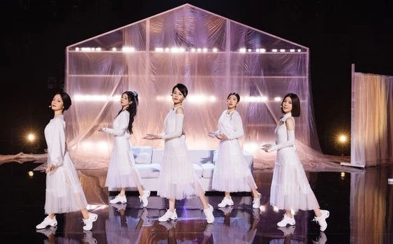 《浪姐3》黃奕吊鋼絲中途失手墜落　3秒驚悚畫面曝光嚇壞粉絲