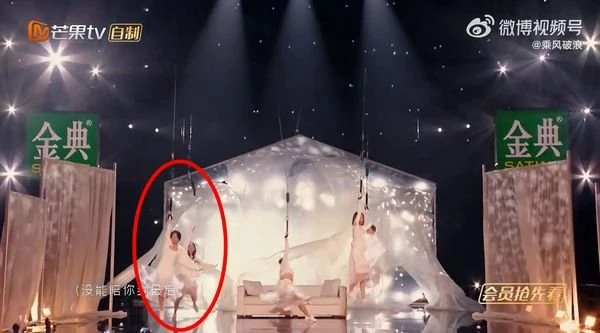 《浪姐3》黃奕吊鋼絲中途失手墜落　3秒驚悚畫面曝光嚇壞粉絲