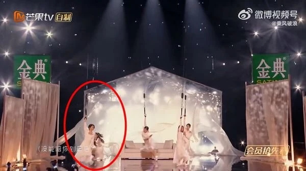 《浪姐3》黃奕吊鋼絲中途失手墜落　3秒驚悚畫面曝光嚇壞粉絲