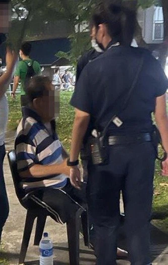 住家起火傳爆炸聲　截肢叔坐地跪爬推火輪椅逃生