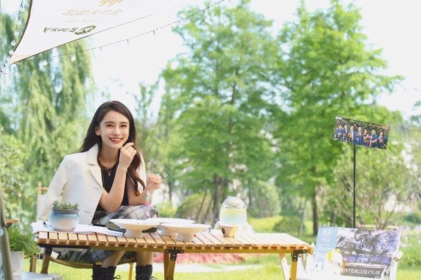 小海綿拒絕上網課　Angelababy頭痛：媽媽不易當