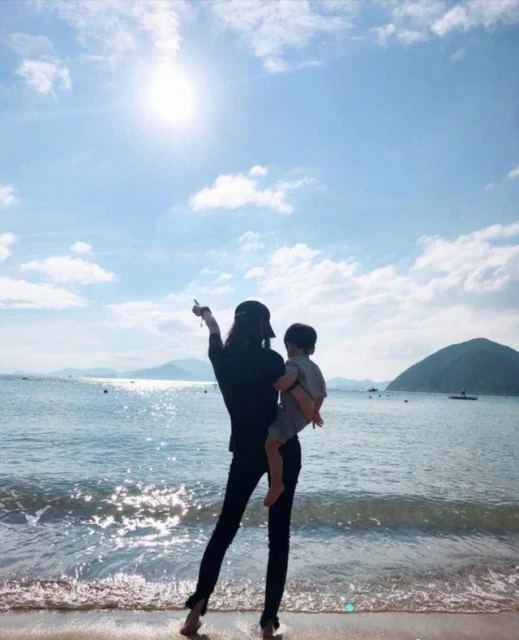 小海綿拒絕上網課　Angelababy頭痛：媽媽不易當