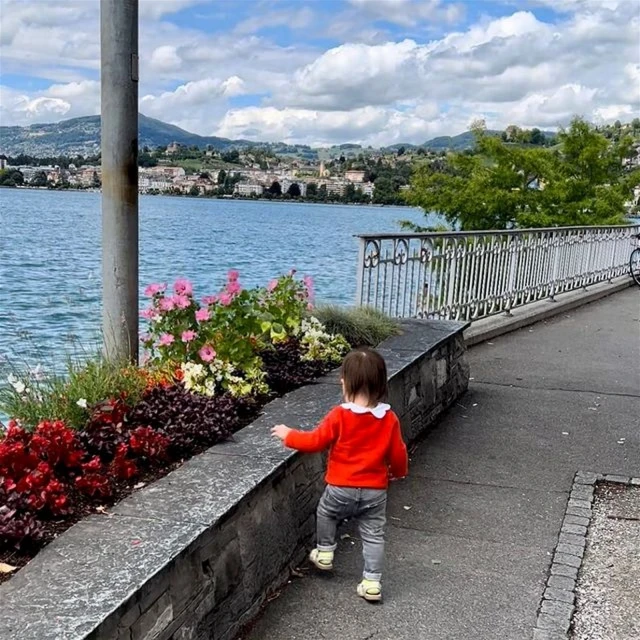 陳法拉曬女兒最新萌照　獲網民大讚可愛：長大得很快