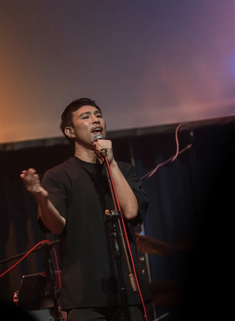 出道20周年開唱　 陳威全自爆窮剩50元幸兄弟瞞負債請吃飯