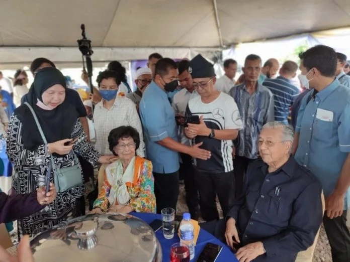 馬哈迪斥代議士為錢鬥爭　選舉時還涉「買票」