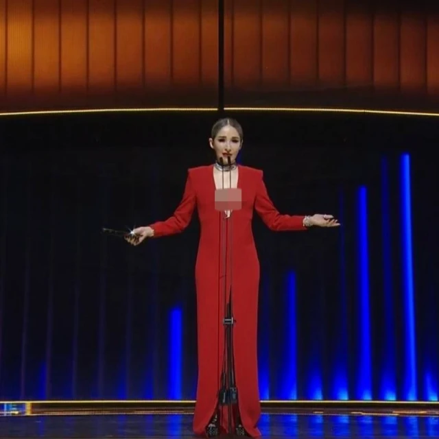 驚喜亮相金曲獎宣布回歸　蕭亞軒鼻子變長「遭疑整形」