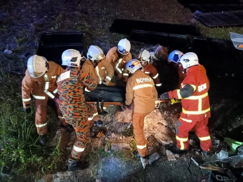 南北大道羅里追尾撞　華裔羅里司機當場死亡