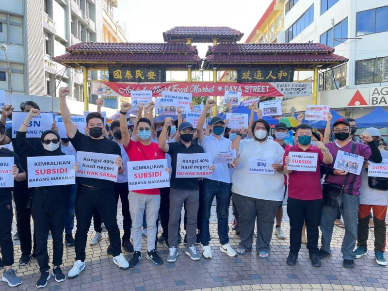 沙希盟青與睦達庇快閃抗議 馮晉哲：顯反對黨抗爭精神