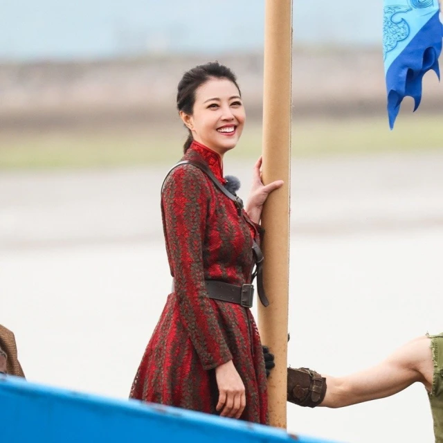 定居北京住過萬呎別墅　55歲周海媚霸氣反擊「仍單身」言論