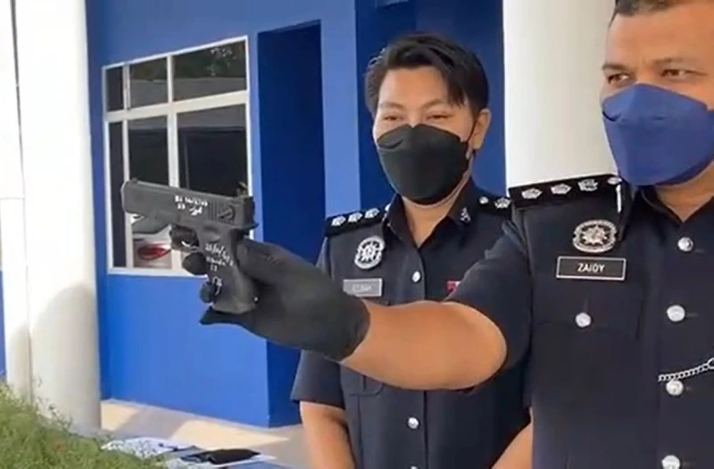 用改制六角扳手偷走摩哆　無業兄弟持假槍打劫落網