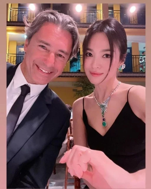 宋慧喬性感襲巴黎　下秒「零修圖」曝光挨酸：終於老了