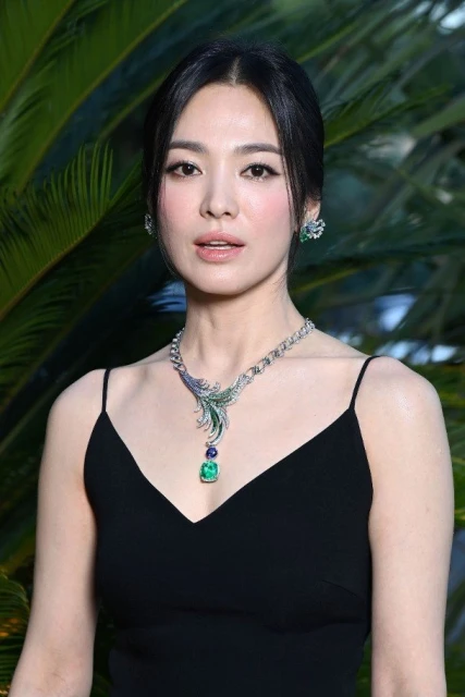 宋慧喬性感襲巴黎　下秒「零修圖」曝光挨酸：終於老了