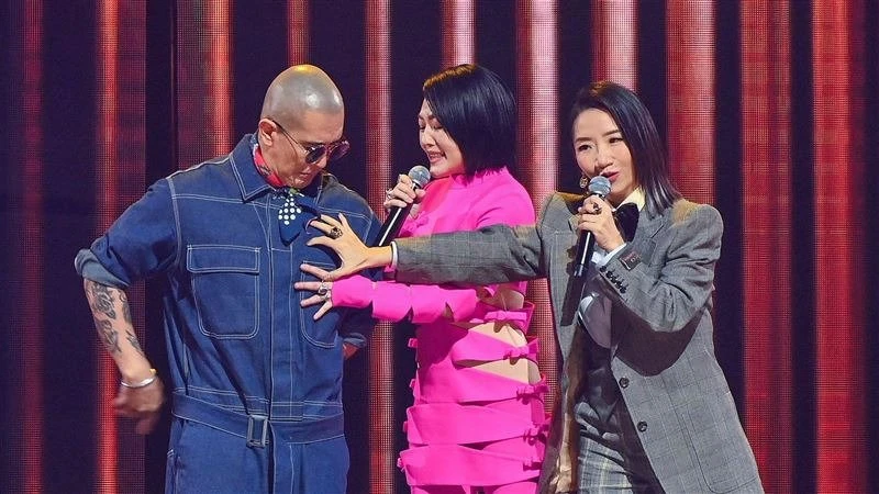 【金曲33】摸姐夫具俊曄胸被虧「性騷擾」　小S：我在開玩笑