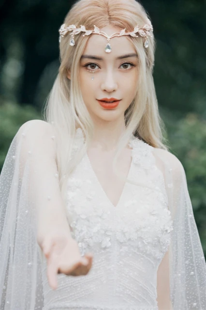 Angelababy變身雅典娜女神　節儉一件衣穿5年反被罵