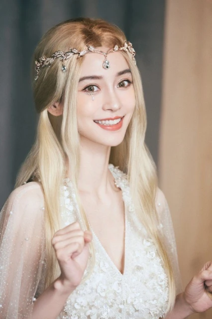 Angelababy變身雅典娜女神　節儉一件衣穿5年反被罵