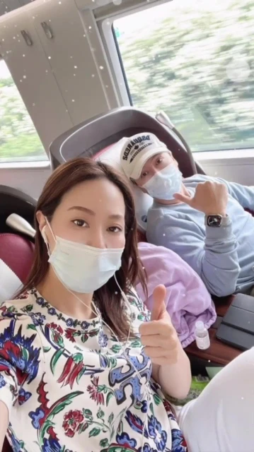 「宇宙最強」甄子丹攜妻坐高鐵　狂贊：中國最好的子彈列車！