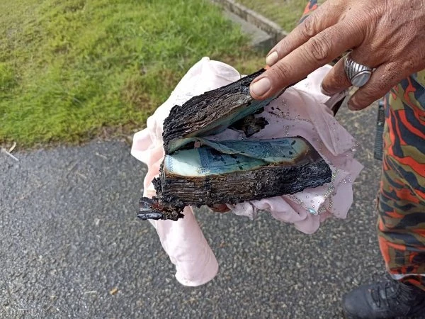 雙層木屋火災　一大疊近萬令吉鈔票燒毀