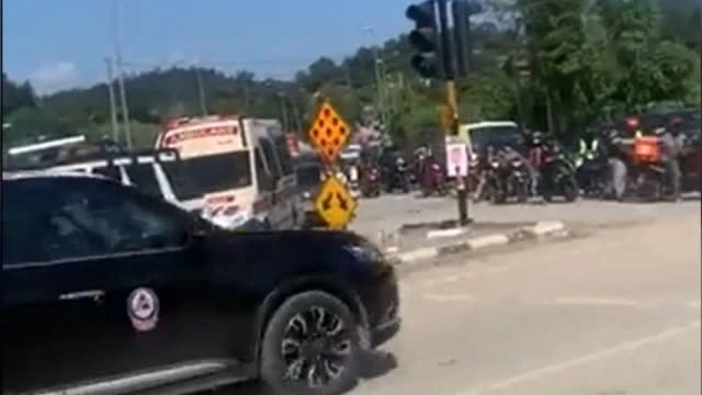 不滿馬警為VIP開路 民眾集體鳴笛抗議