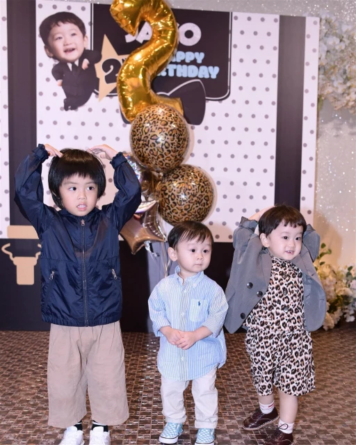 陳山聰兒子Jaco兩歲生日　佘詩曼索吻小壽星一臉厭棄！