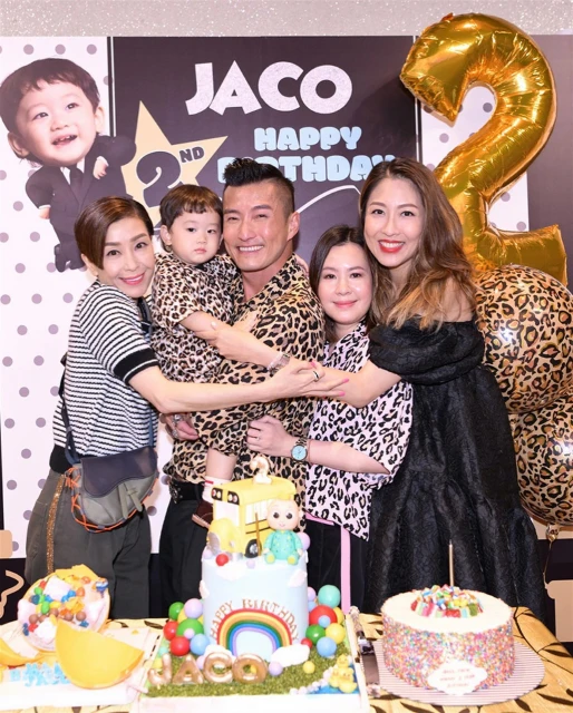 陳山聰兒子Jaco兩歲生日　佘詩曼索吻小壽星一臉厭棄！