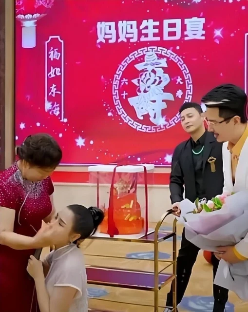 陳志朋現身網紅生日宴「幫推蛋糕」　網嘆：怎麼混成這樣