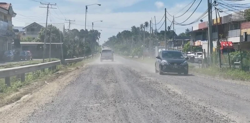 斗湖東方路進行維修 瀝青被空置超過一周沒有重新鋪上