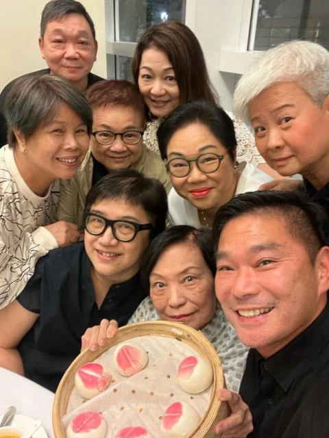 獲好友送壽桃慶85歲生日　余慕蓮精神現身好友曝現況