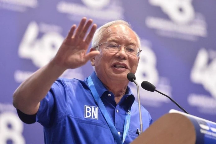 送車·摩哆·手機　 納吉再問副防長：幸運抽獎誰出錢？