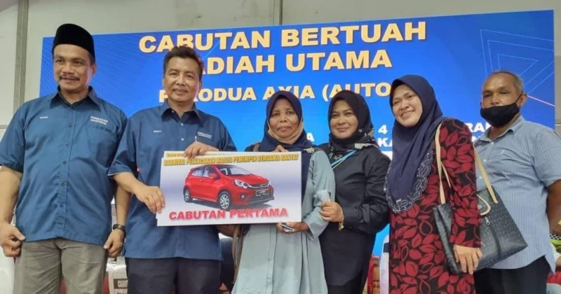 送車·摩哆·手機　 納吉再問副防長：幸運抽獎誰出錢？