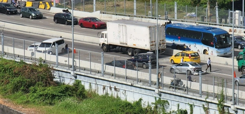 拖格羅里疑煞車器失靈　柔佛長堤12車連環撞車禍