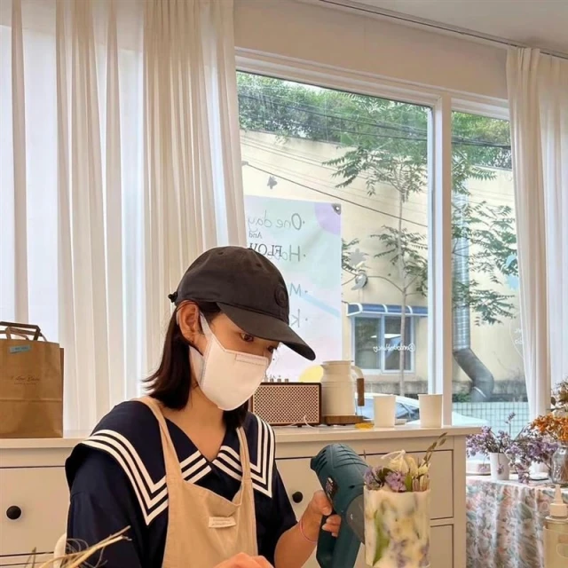 朴信惠當媽後首露臉　網驚嘆狂贊：少女感滿滿