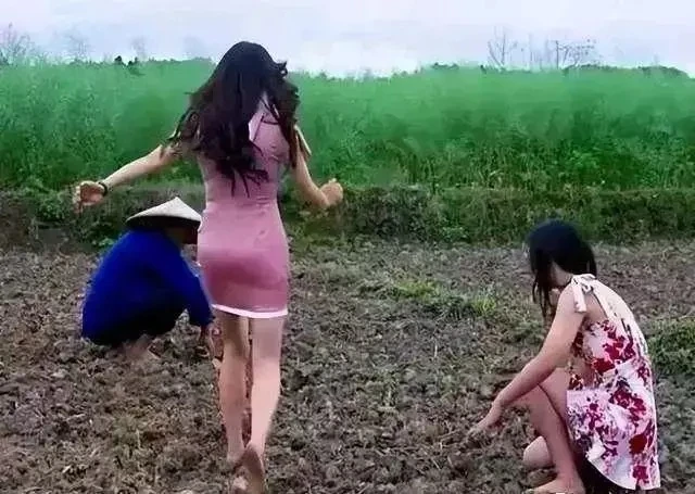 性感濃妝干農活拚流量   中國出現「田媛」網紅